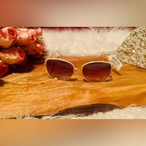 NWT Rare Find Laundry By Design 100% UV Protection White and Gold Sunglasses